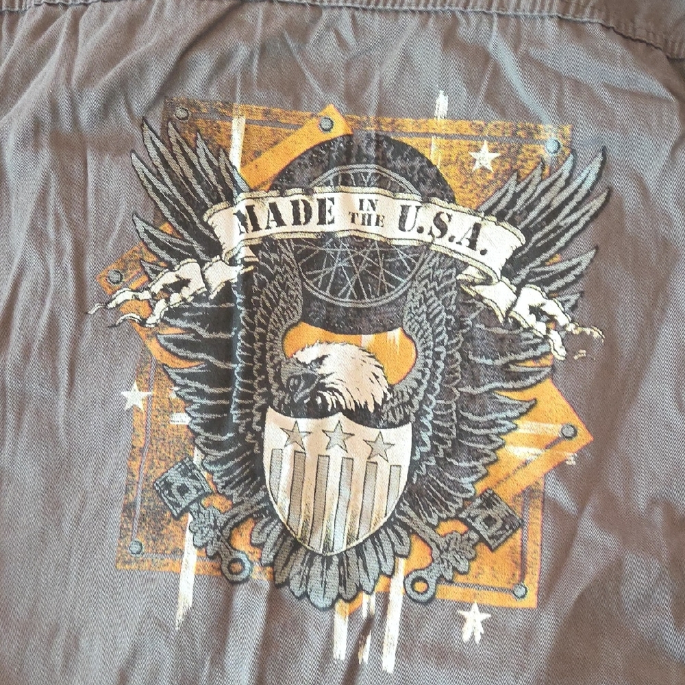 Gray Graphic Tee with Eagle Design